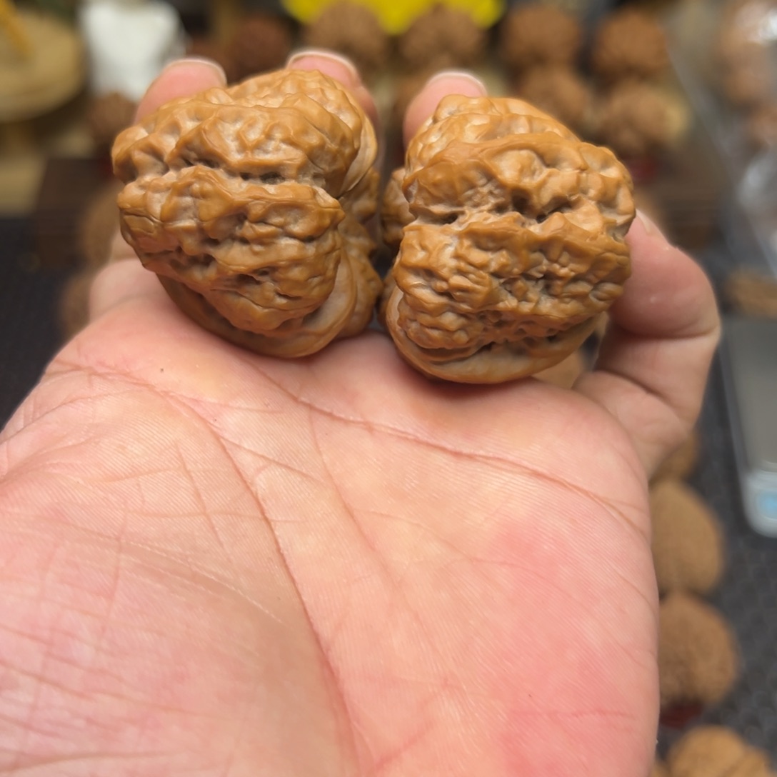 把件文玩核桃阿*宝全品蛤蟆头精对开背42 4203