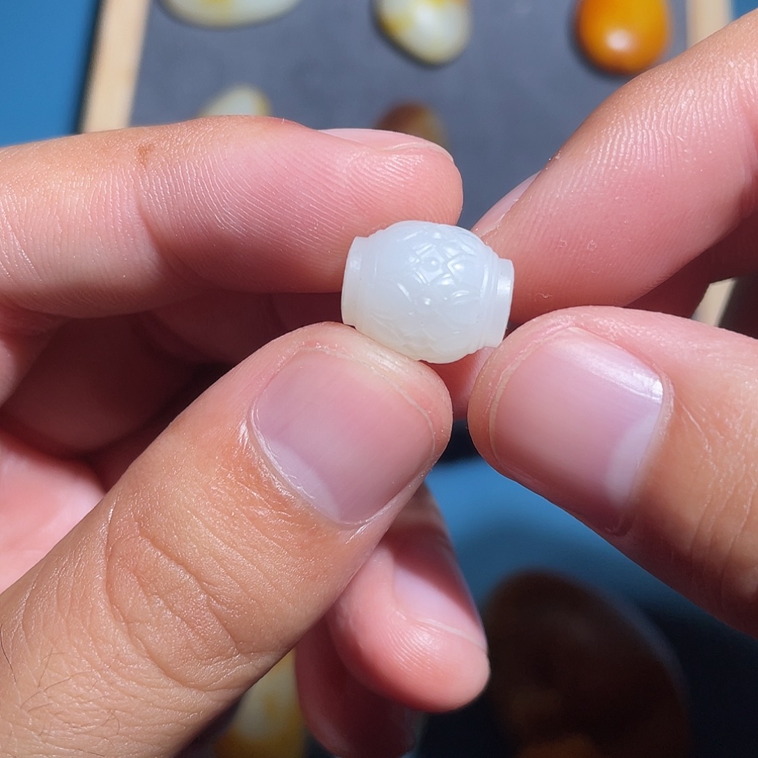 和田玉未镶嵌车挂