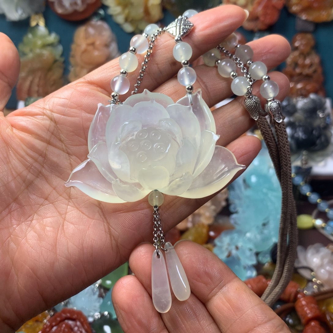 蛇纹石玉未镶嵌挂坠