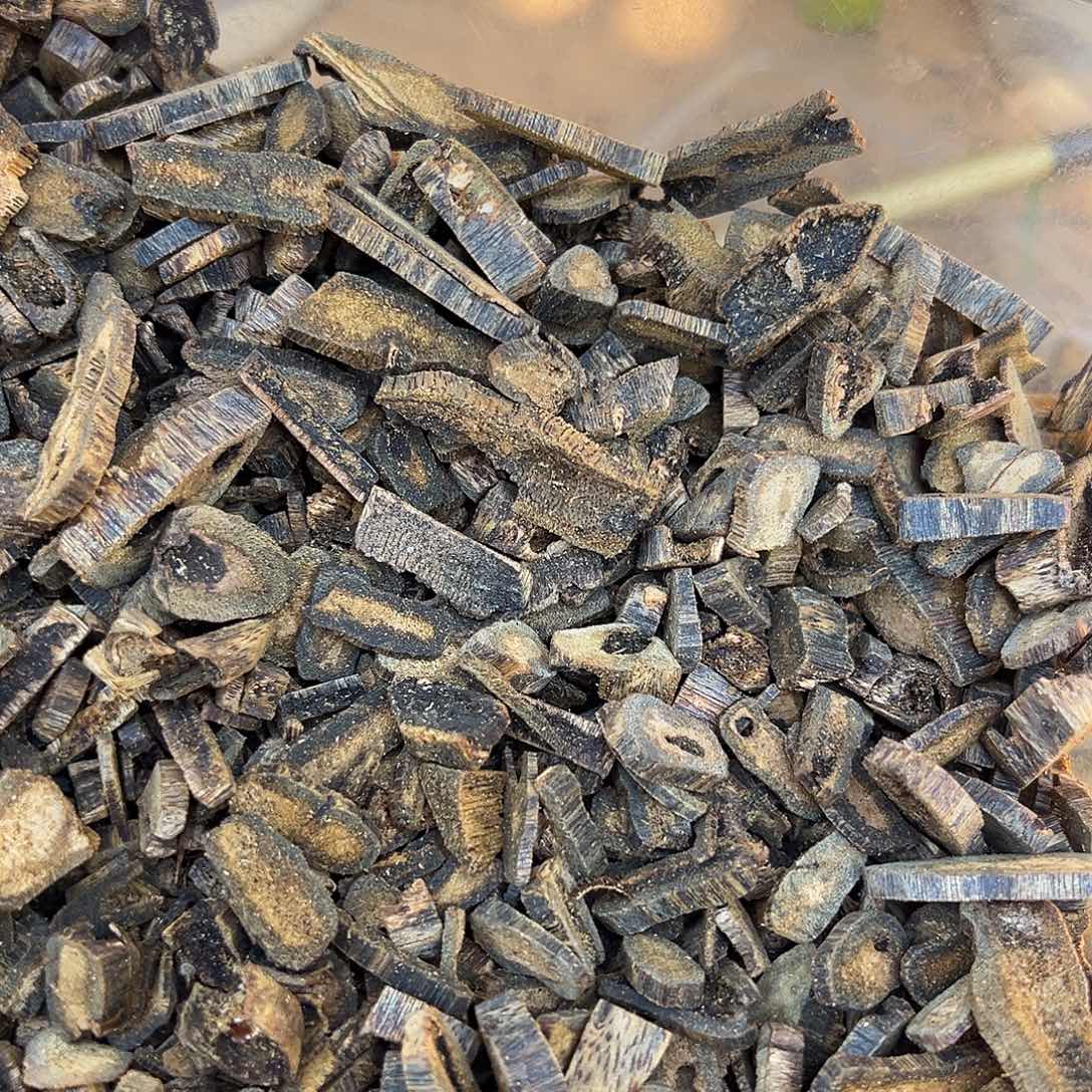 沉香摆件虫漏碎料30克多样性发一份