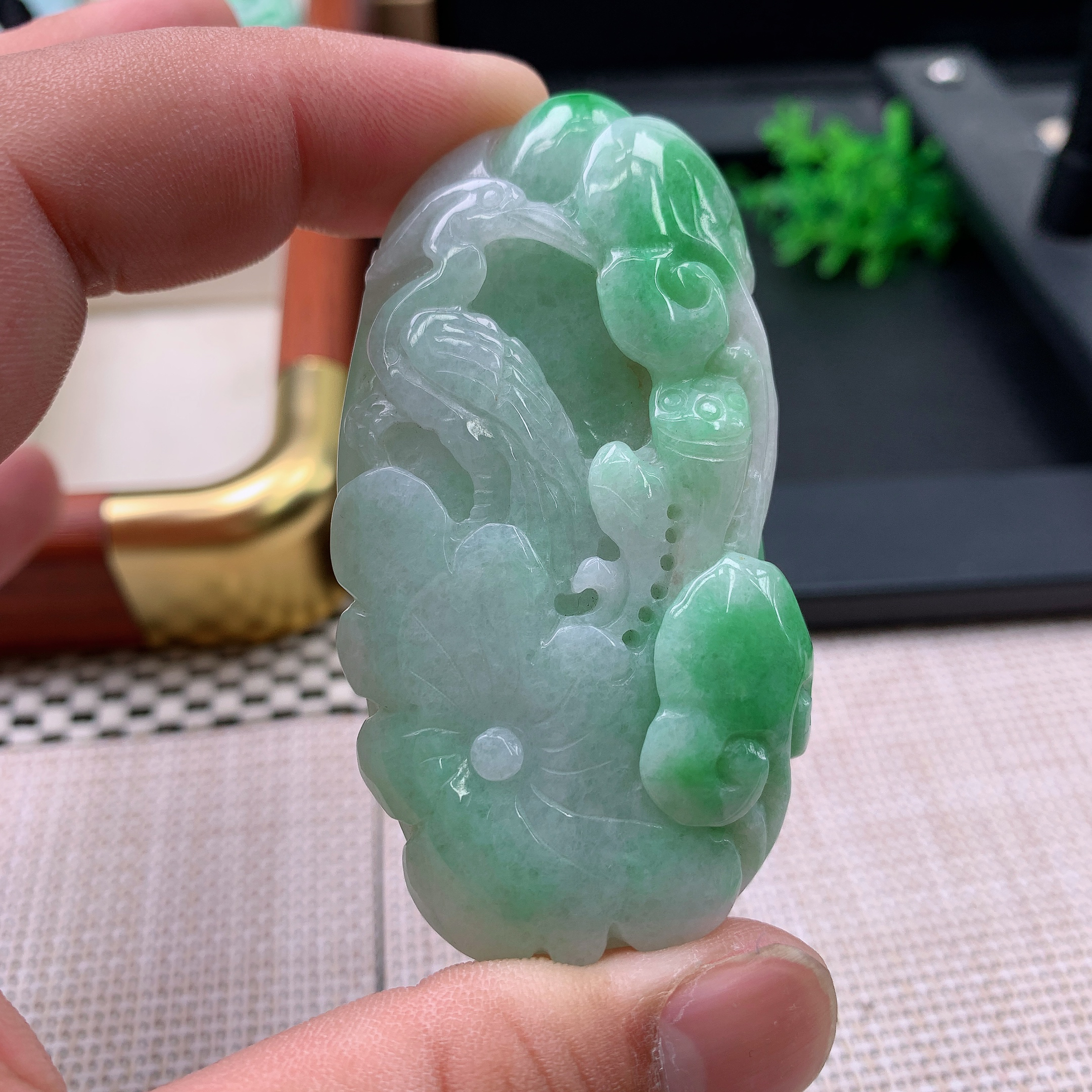 天然A货翡翠仙鹤阖家欢乐吊坠挂件70-36.3-14