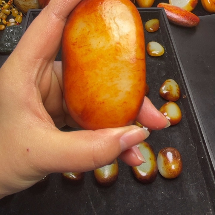 好***报和田玉未镶嵌颈饰