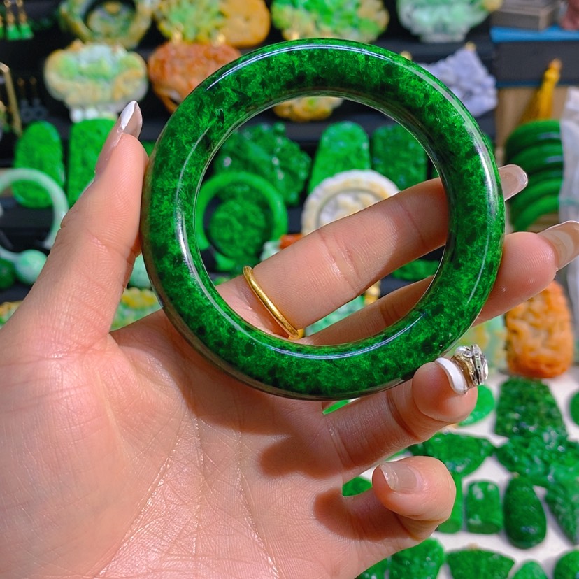 【闪购商品】翡翠颈饰未镶嵌花青胖圆条57-59圈