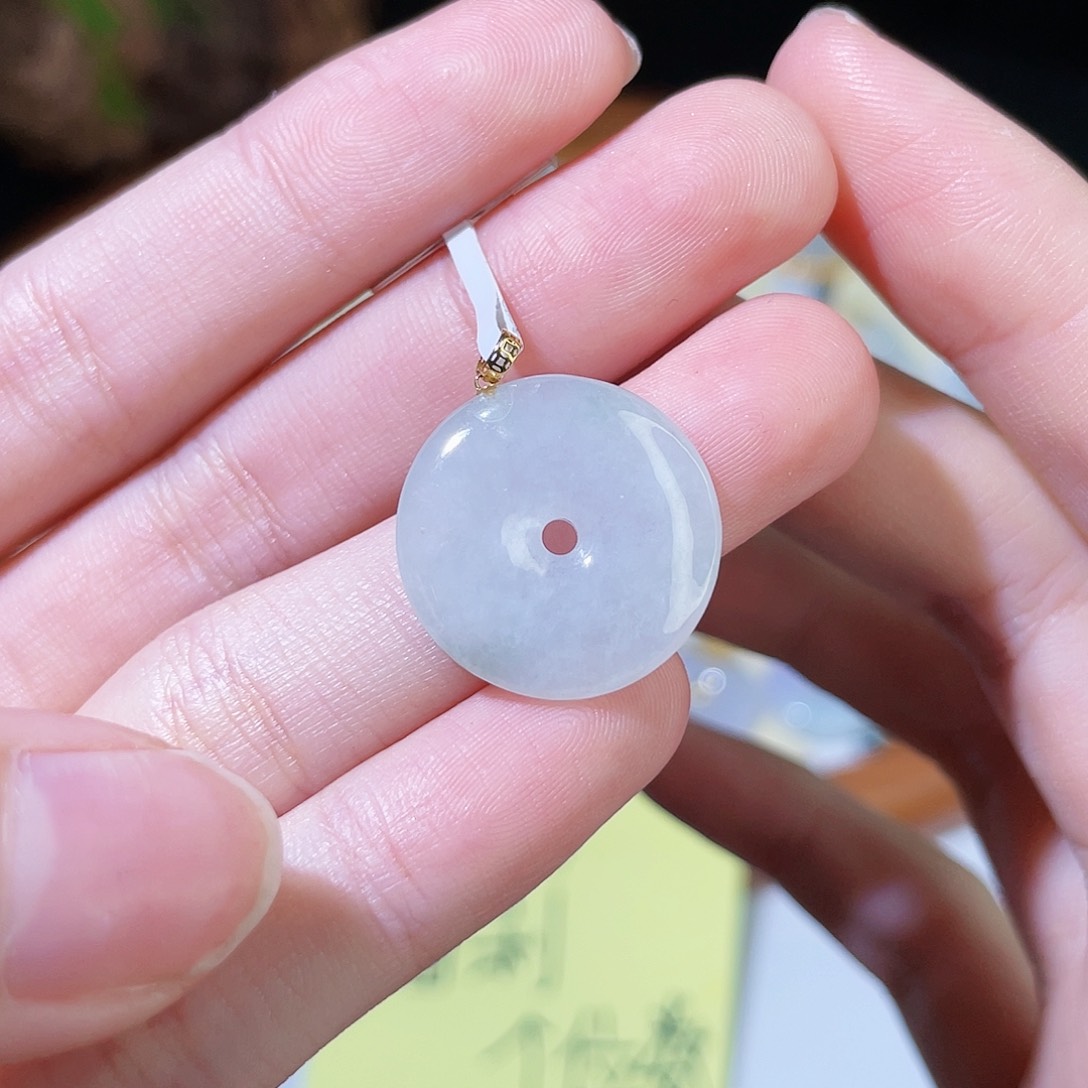 翡翠颈饰18K金镶嵌翡翠