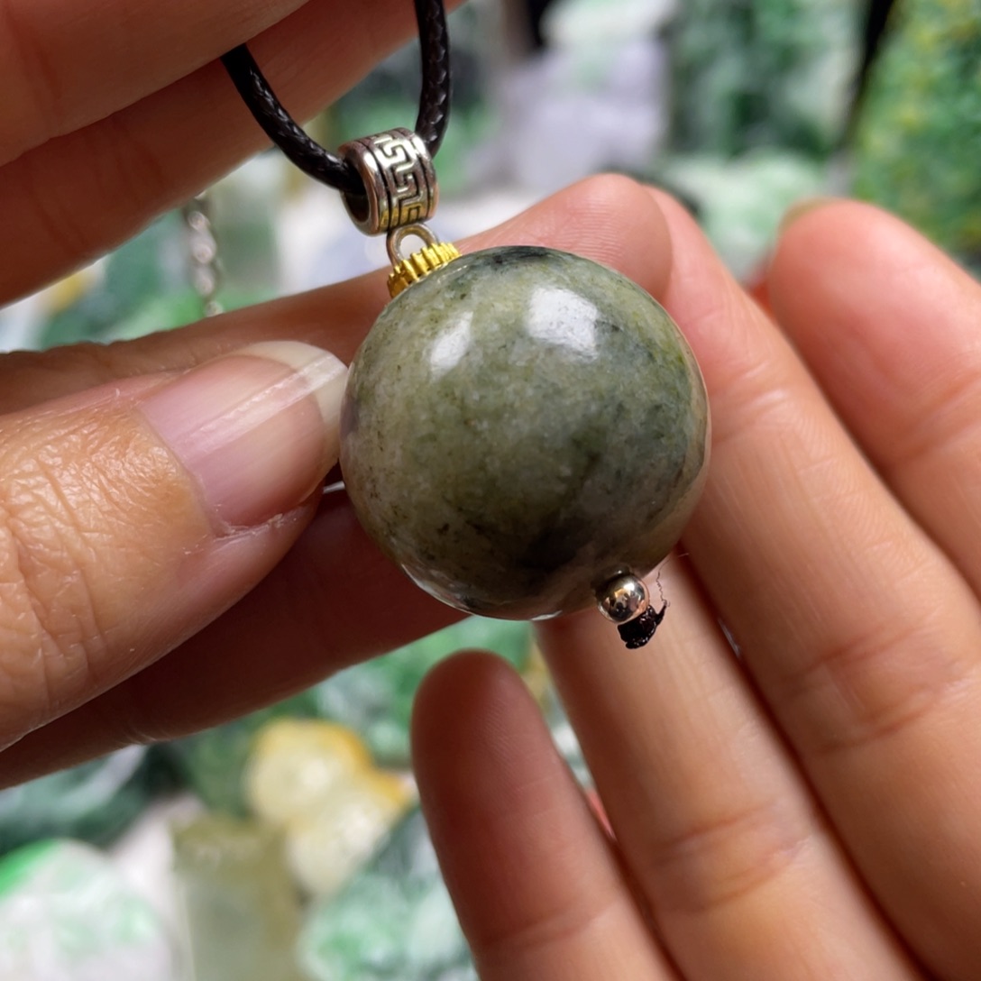 翡翠颈饰未镶嵌牌子