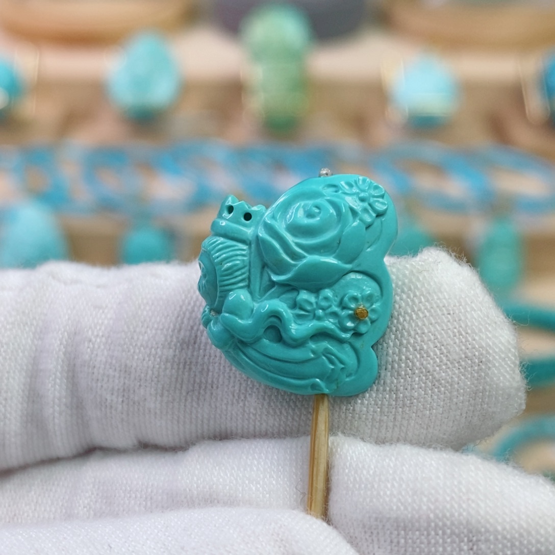 绿松石未镶嵌珠宝奇石