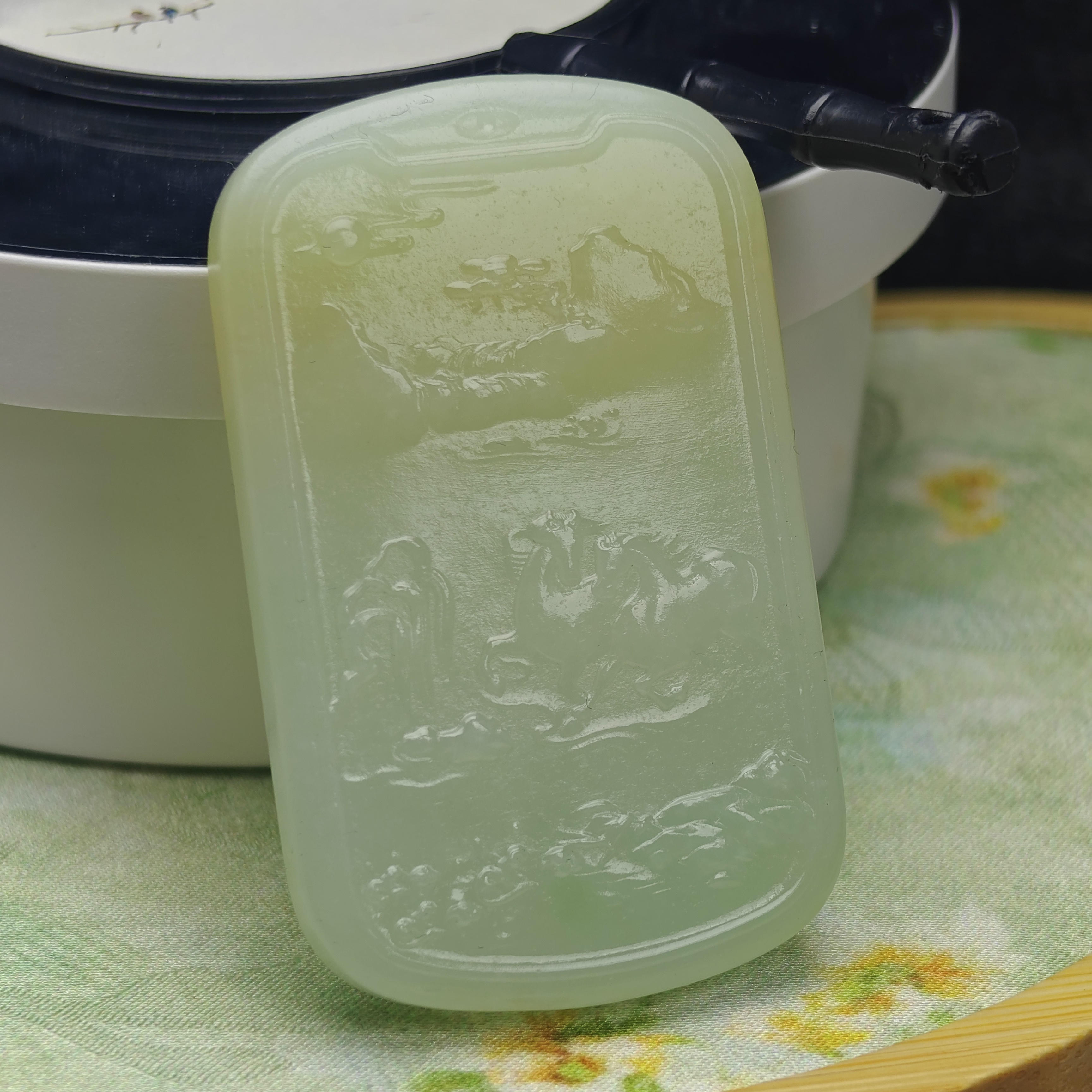 俏色山水牌挂件D059