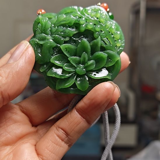 和田玉未镶嵌颈饰梓*