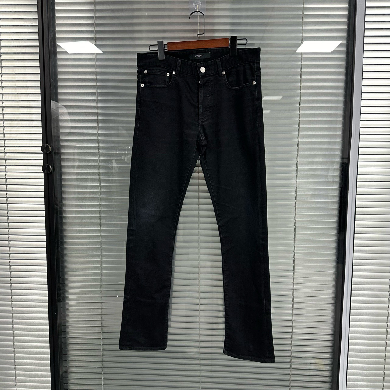 全新未使用 Givenchy/纪梵希 /30码/水洗做旧牛仔裤