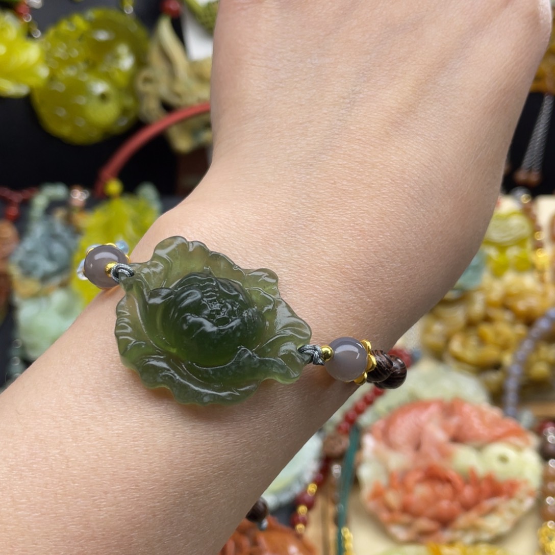 未镶嵌蛇纹石玉颈饰