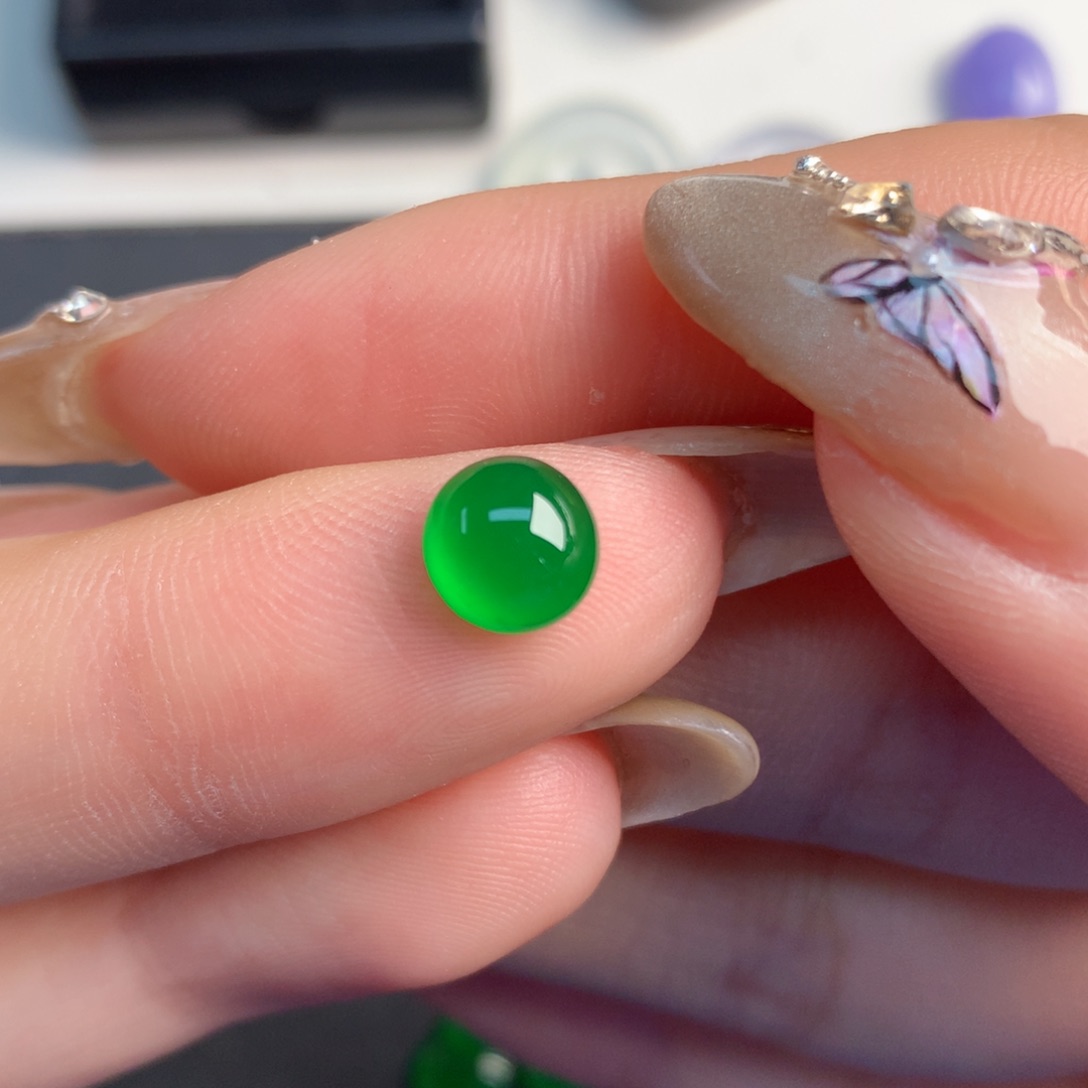 翡翠裸石7.13/4.47正圆蛋面