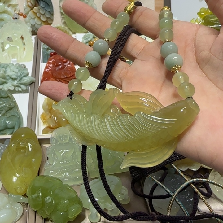 蛇纹石玉吊坠未镶嵌