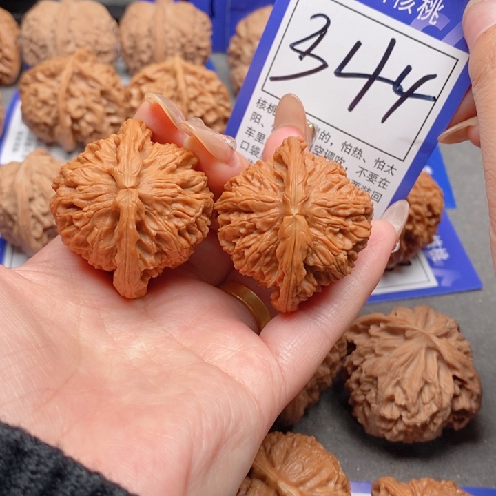 把件桃核42白狮子344