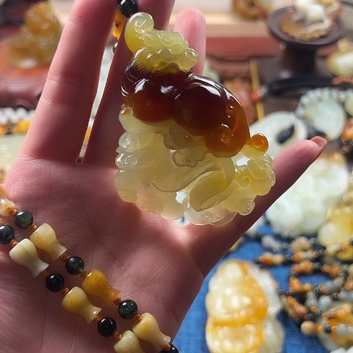 九***狐蛇纹石玉合金颈饰