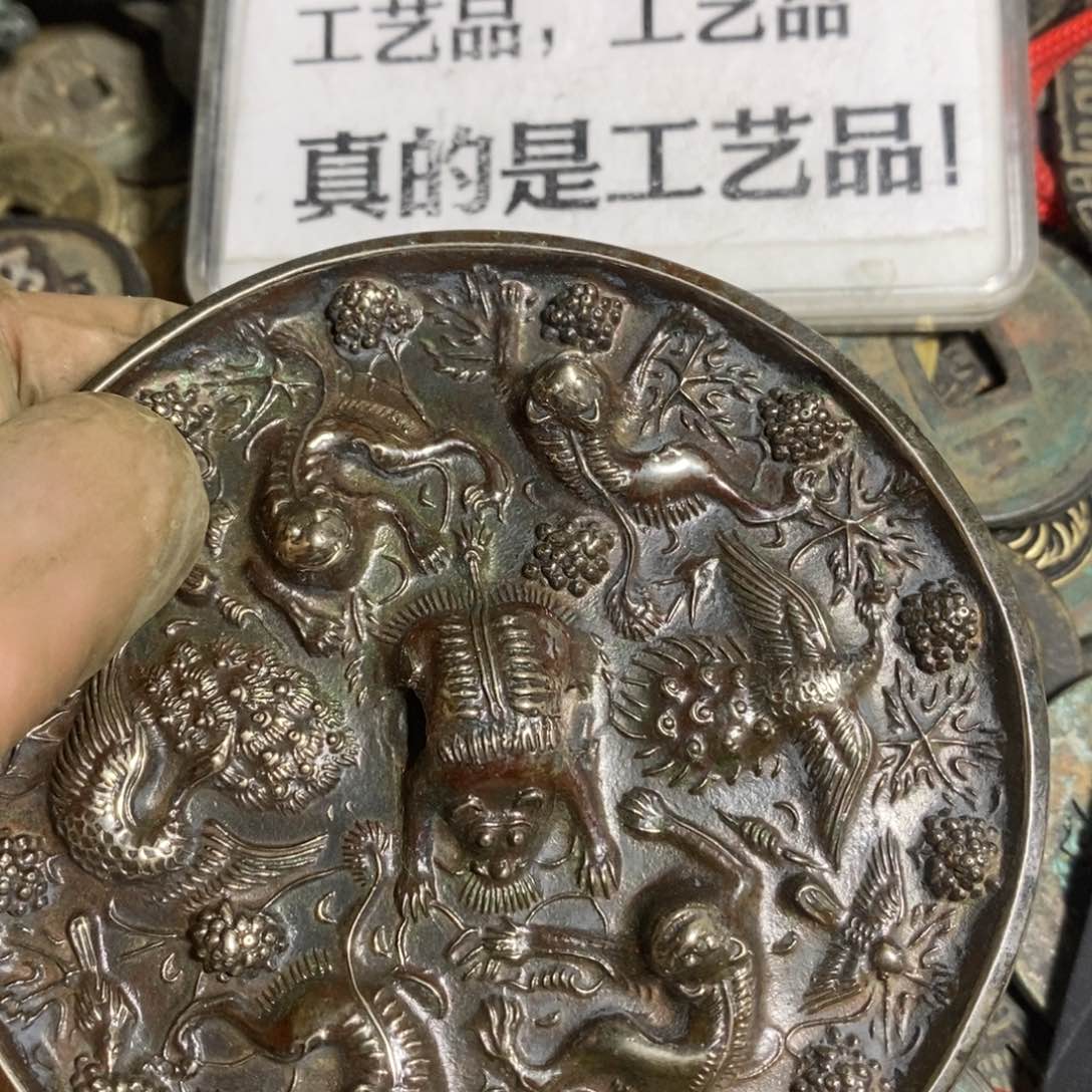 铜龙***庭现代工艺品学习币，微瑕