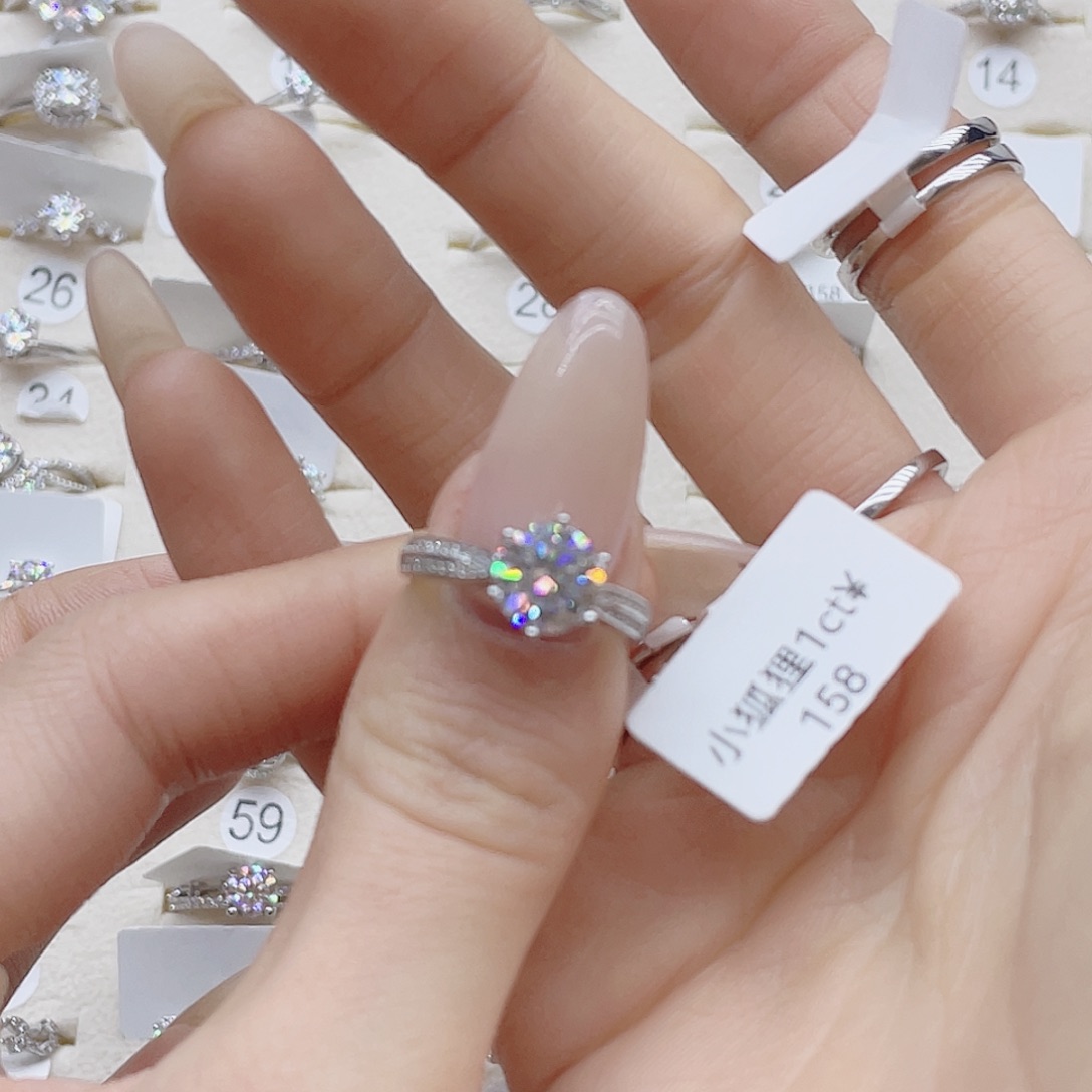 莫桑石非金属高定2克拉16星皇后