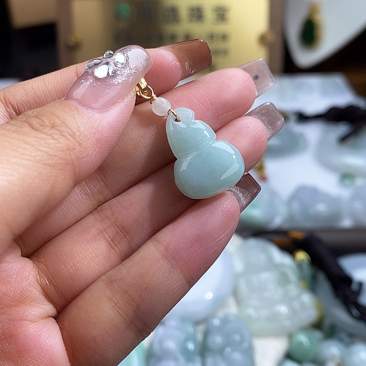 翡翠未镶嵌颈饰7575