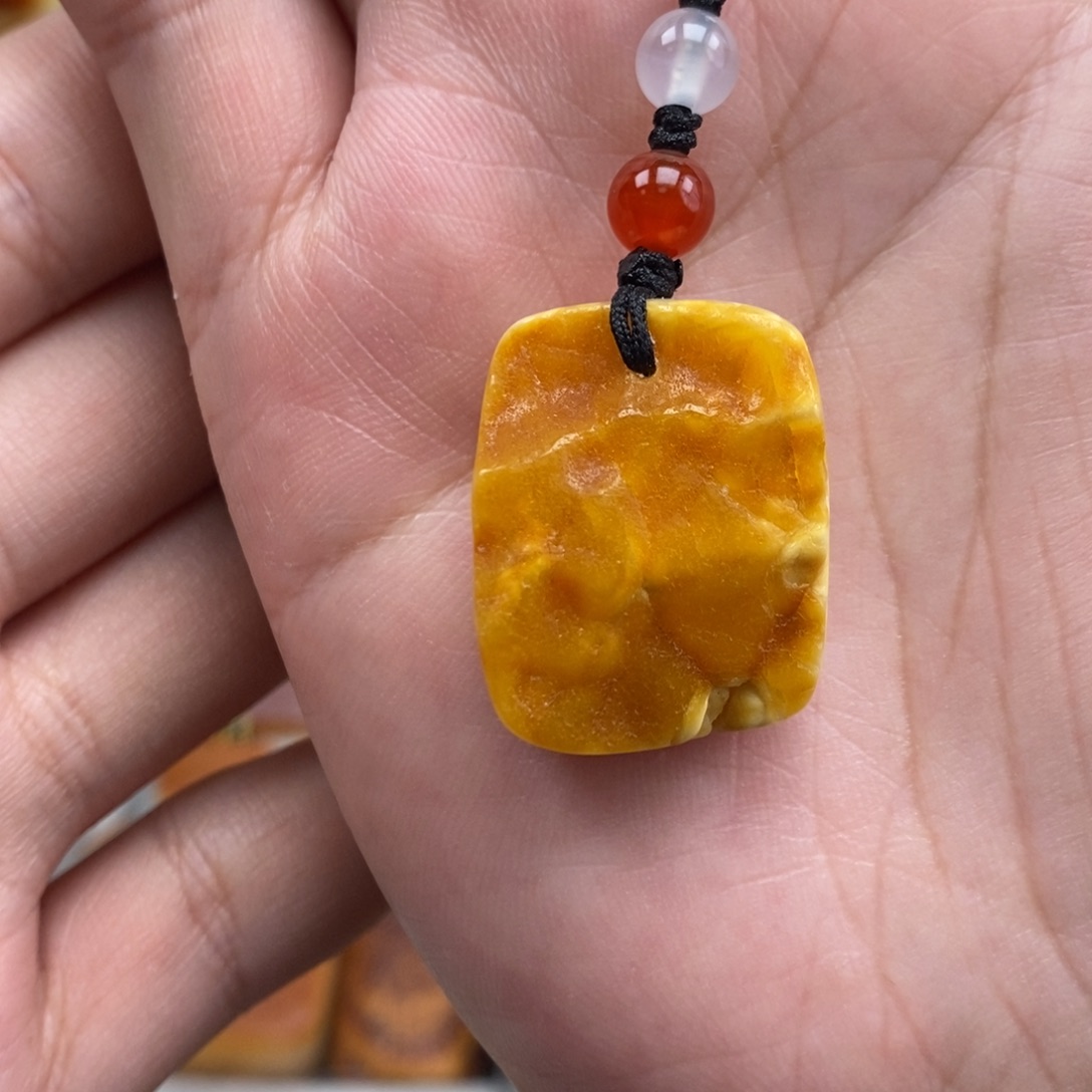 琥珀吊坠(赠链)未镶嵌