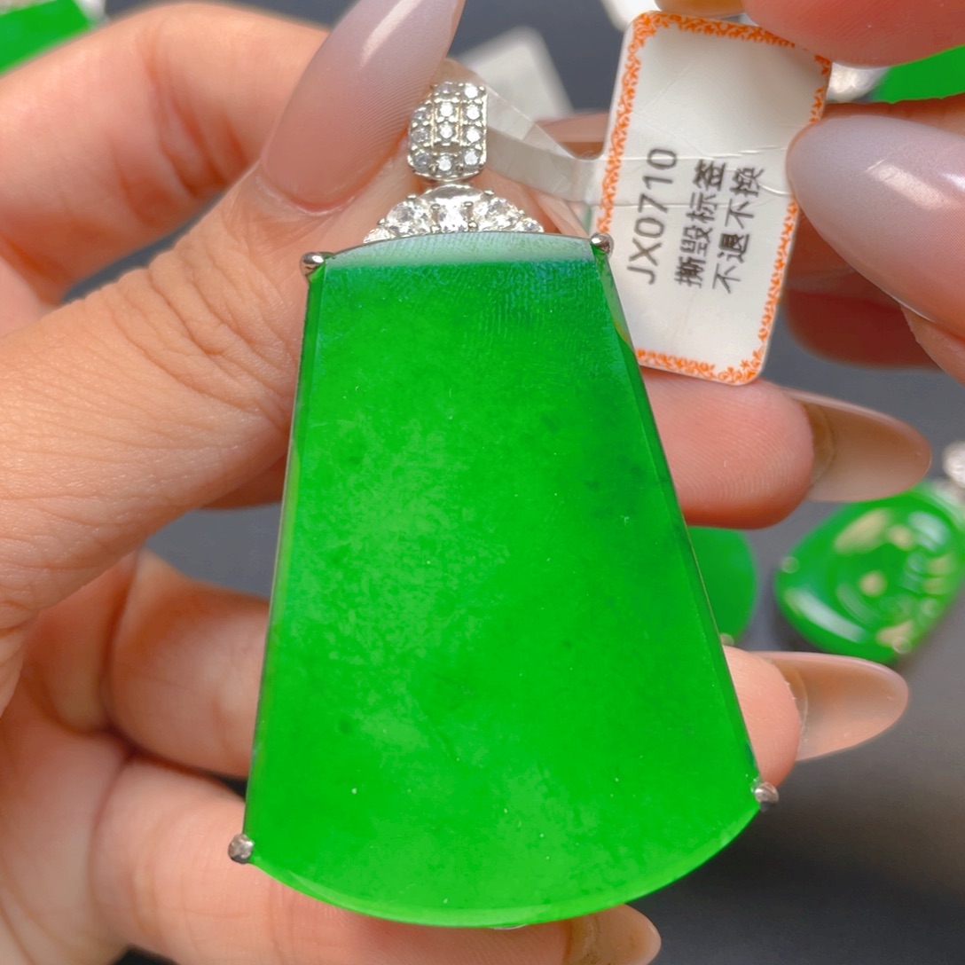 【闪购商品】颈饰银S925镶嵌翡翠翡翠