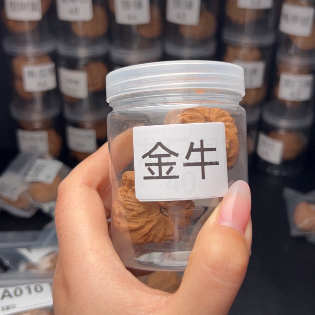 文玩核桃吊坠開*金牛