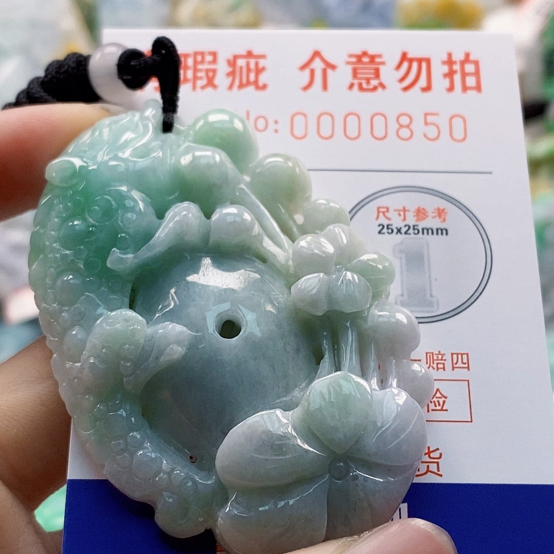 吊坠(不含链)未镶嵌翡翠