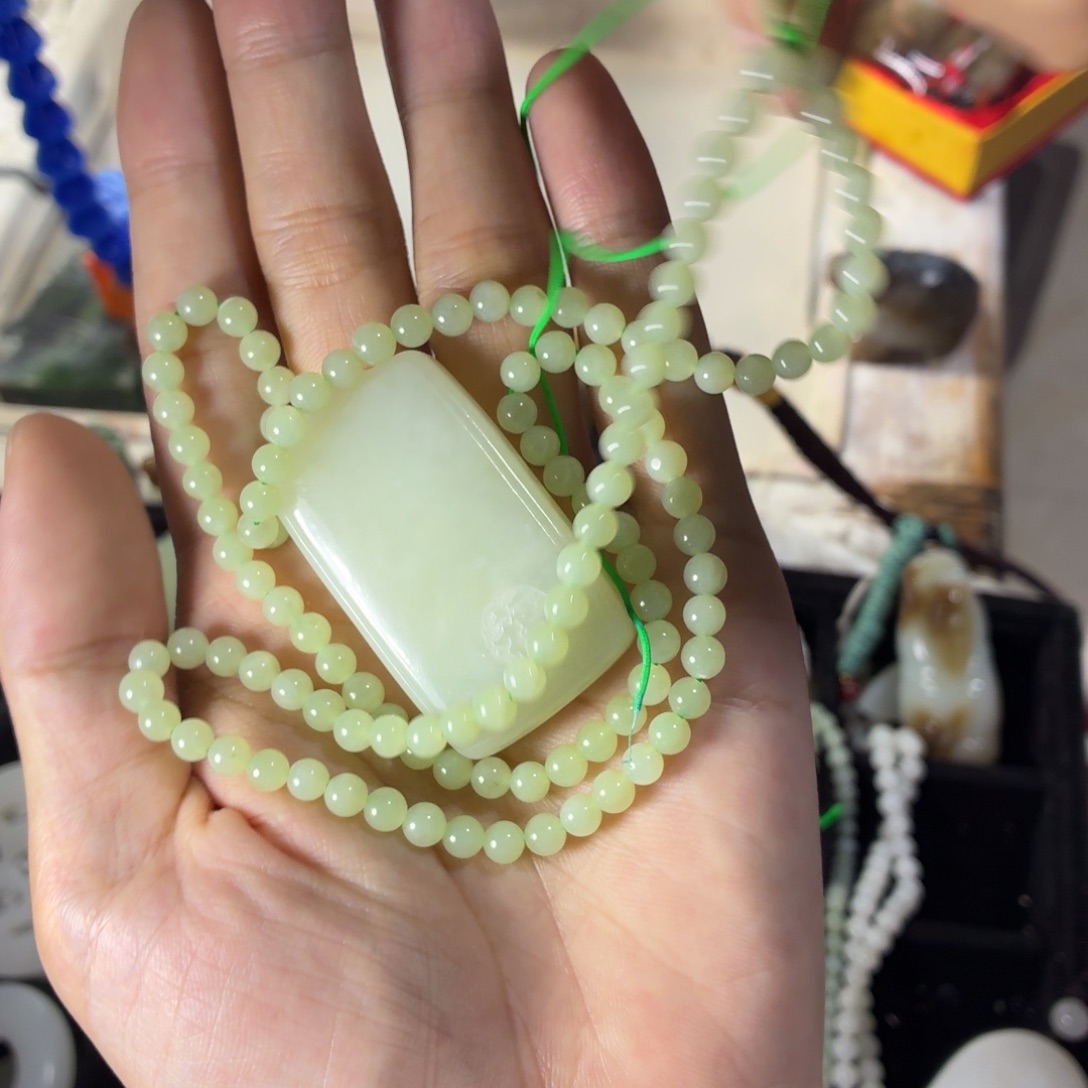 想***单和田玉未镶嵌颈饰