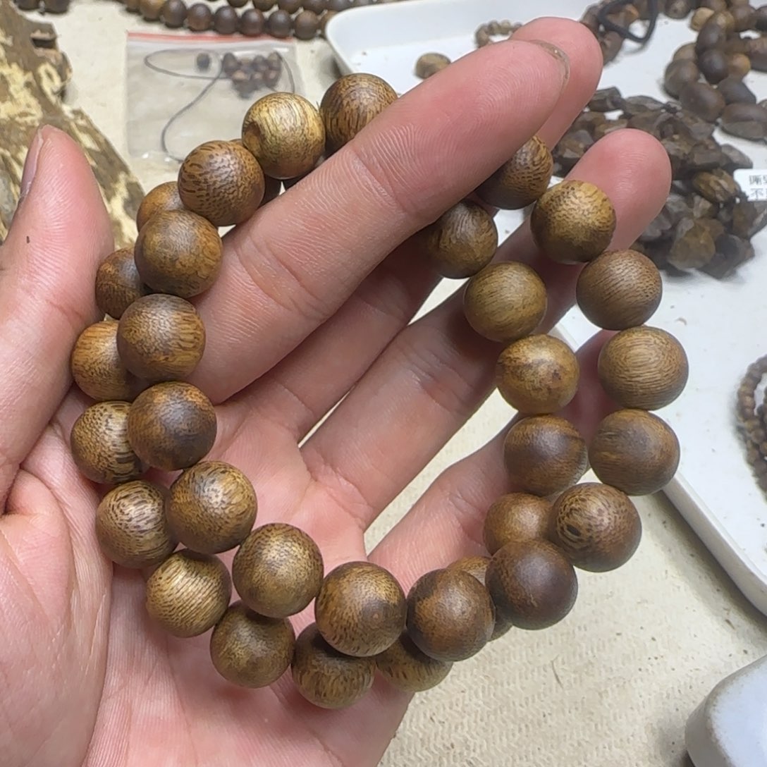 沉香沉香碎屑奇楠沉香圆珠单圈1.2-8g陆河多样性发一条