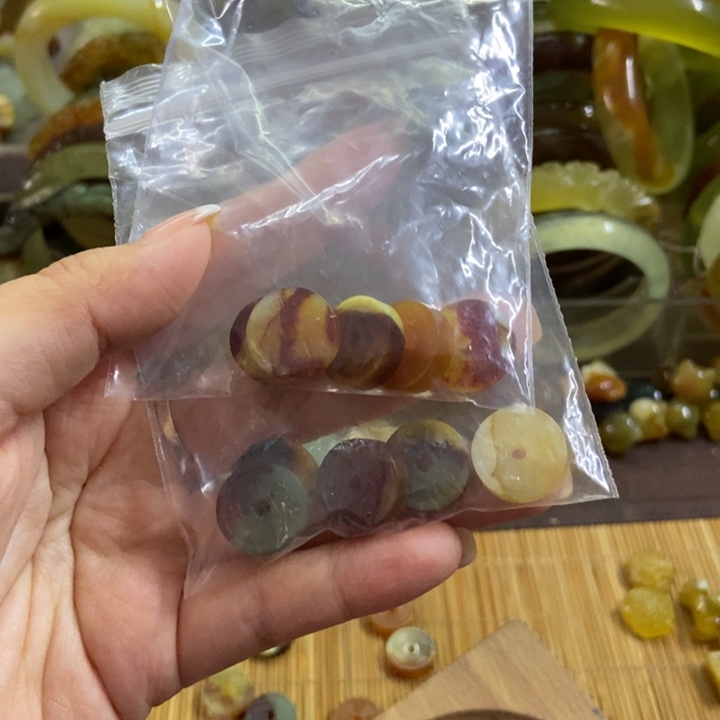 莫***笛蛇纹石玉未镶嵌戒指随机发一