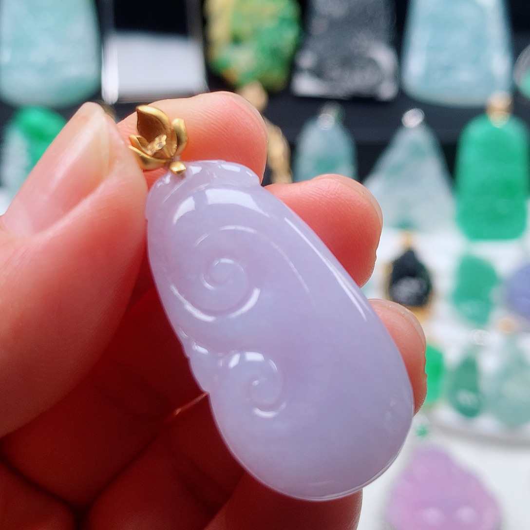 翡翠颈饰未镶嵌如意