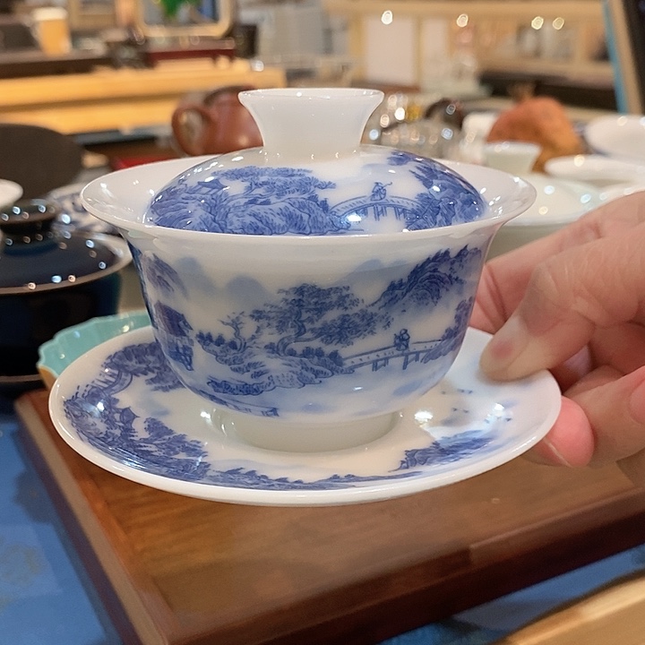 青花瓷器羊脂白玉盖碗