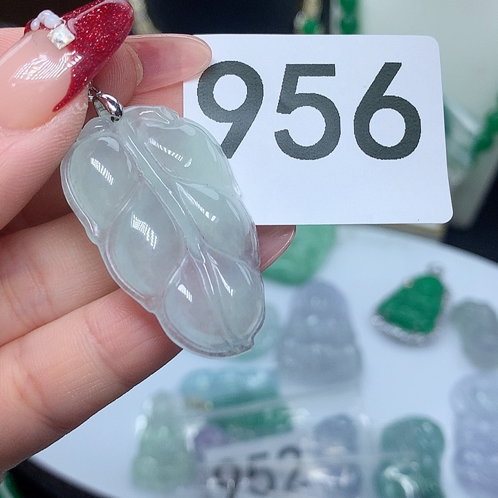 翡翠吊坠(赠链)未镶嵌