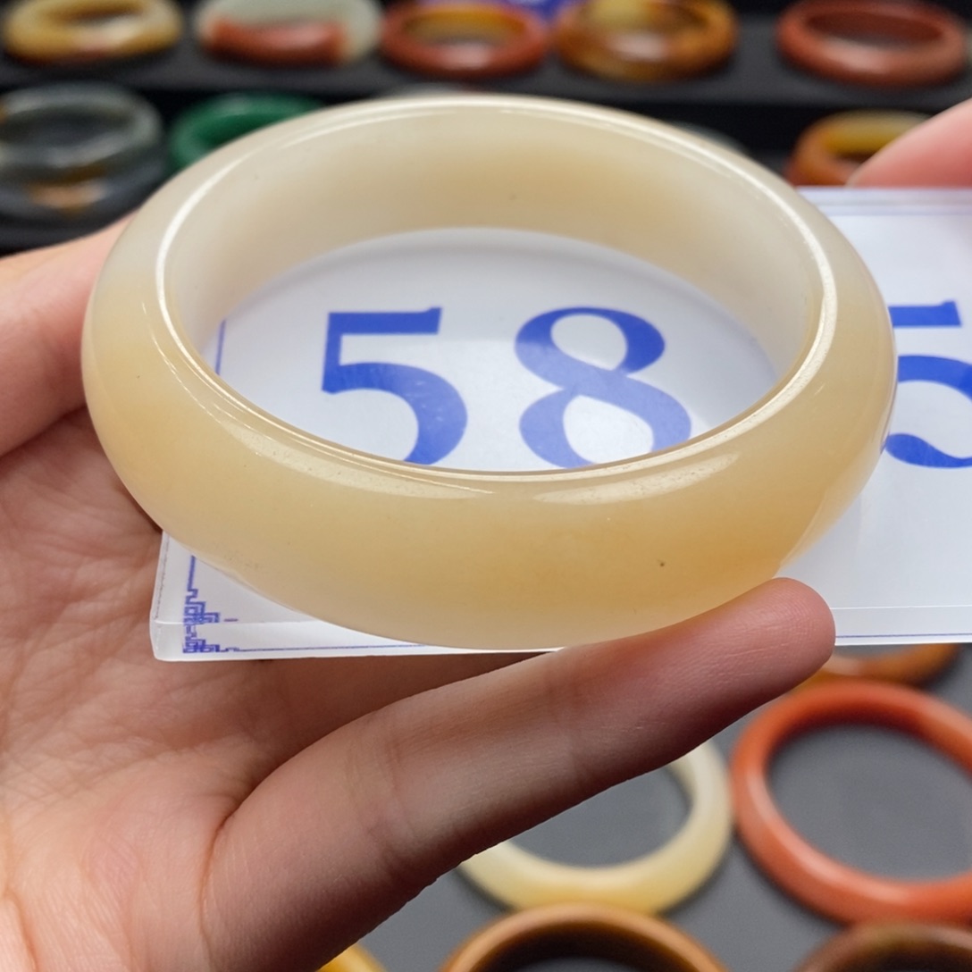 石英质玉（黄龙玉）手镯未镶嵌