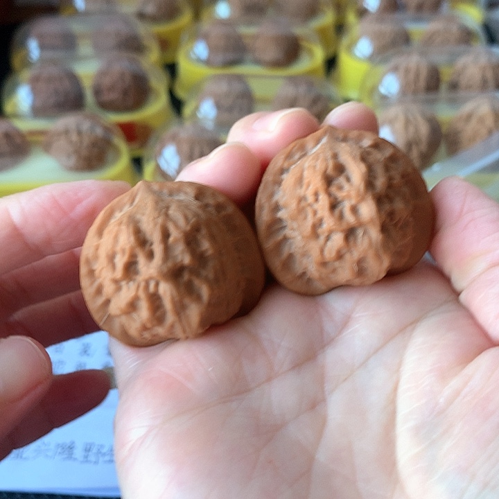 文玩核桃吊坠38尺瓷娃娃