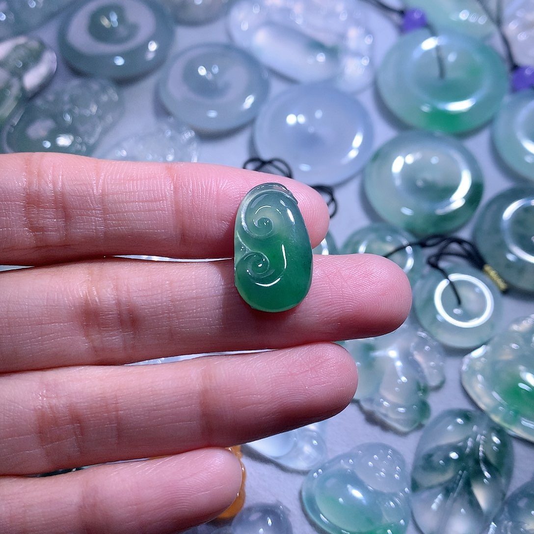 【闪购商品】翡翠颈饰未镶嵌如意
