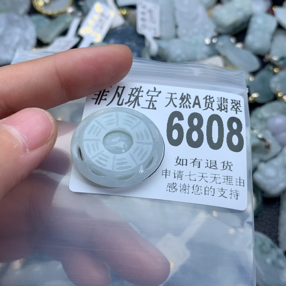 翡翠颈饰未镶嵌6808。