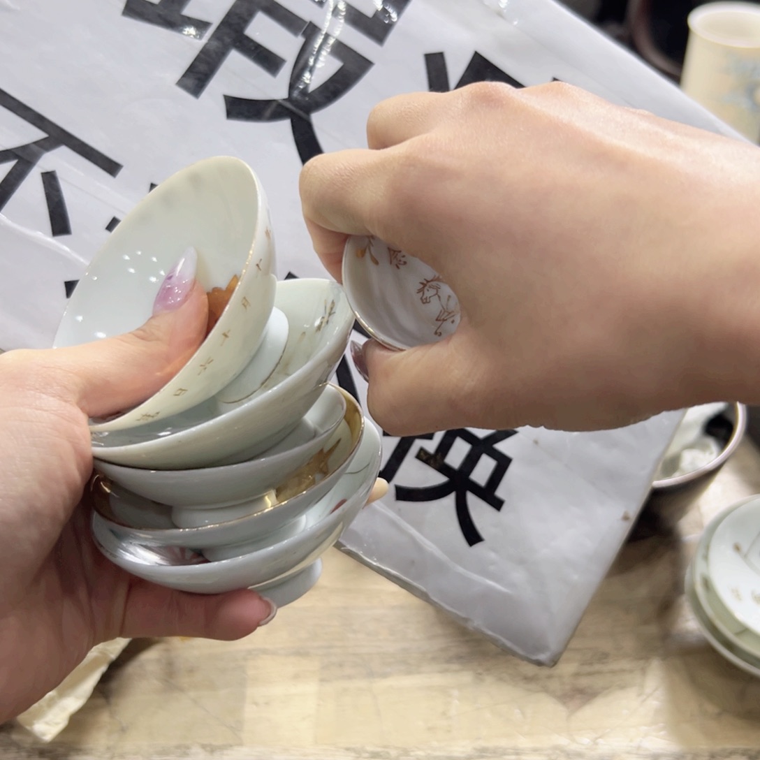 瓷片陶瓷和金属表面上