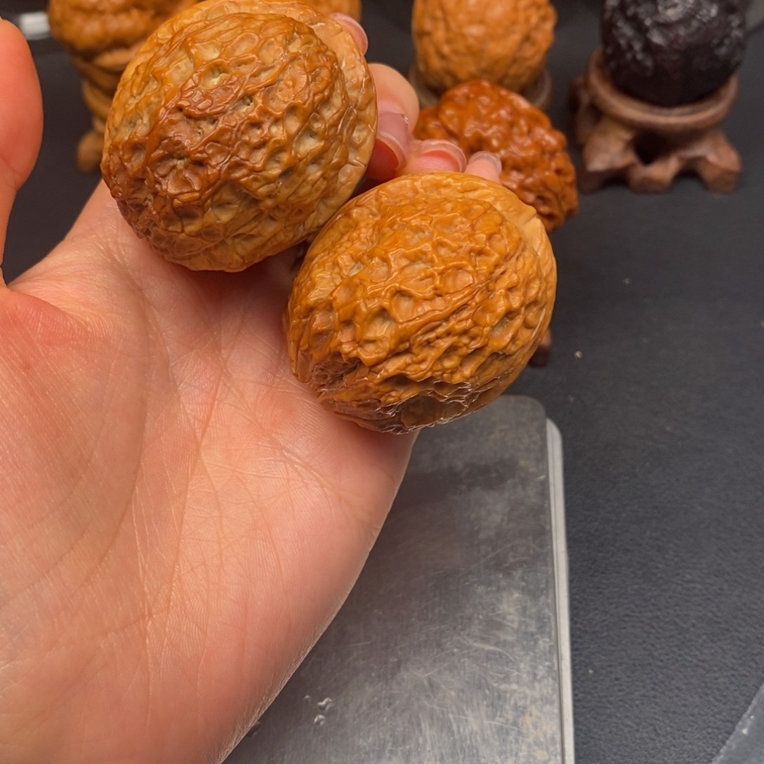 文玩核桃吊坠七彩铁锈球