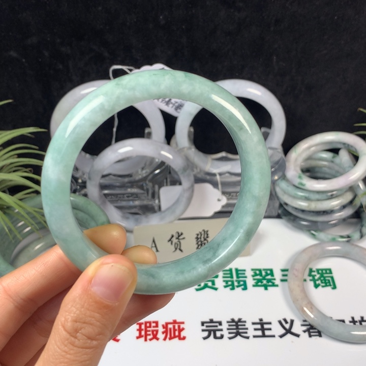 翡翠未镶嵌手镯49号。 59圈