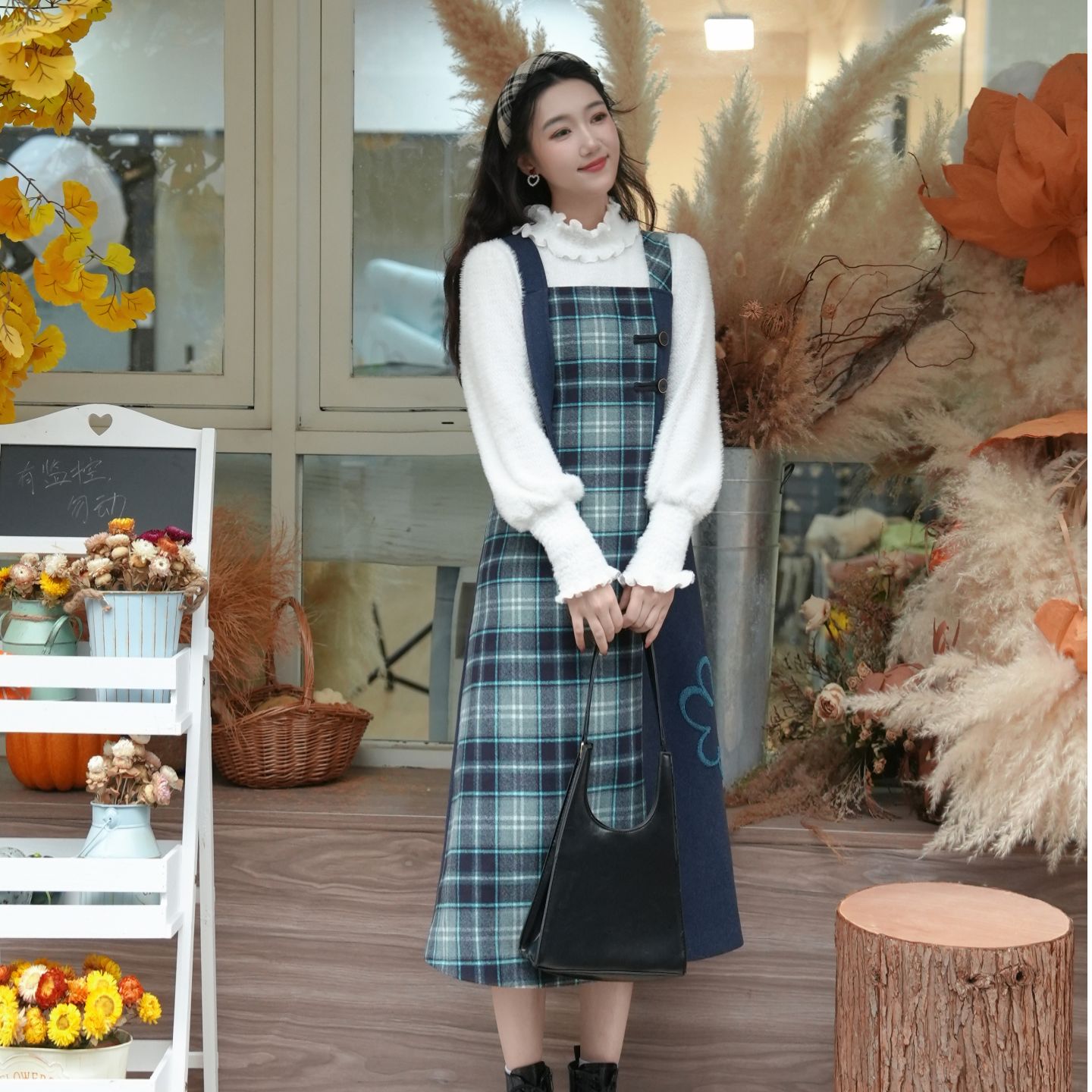 两三事玻璃晴朗 针织连衣裙冬季新款森女风格子花朵毛巾绣吊带