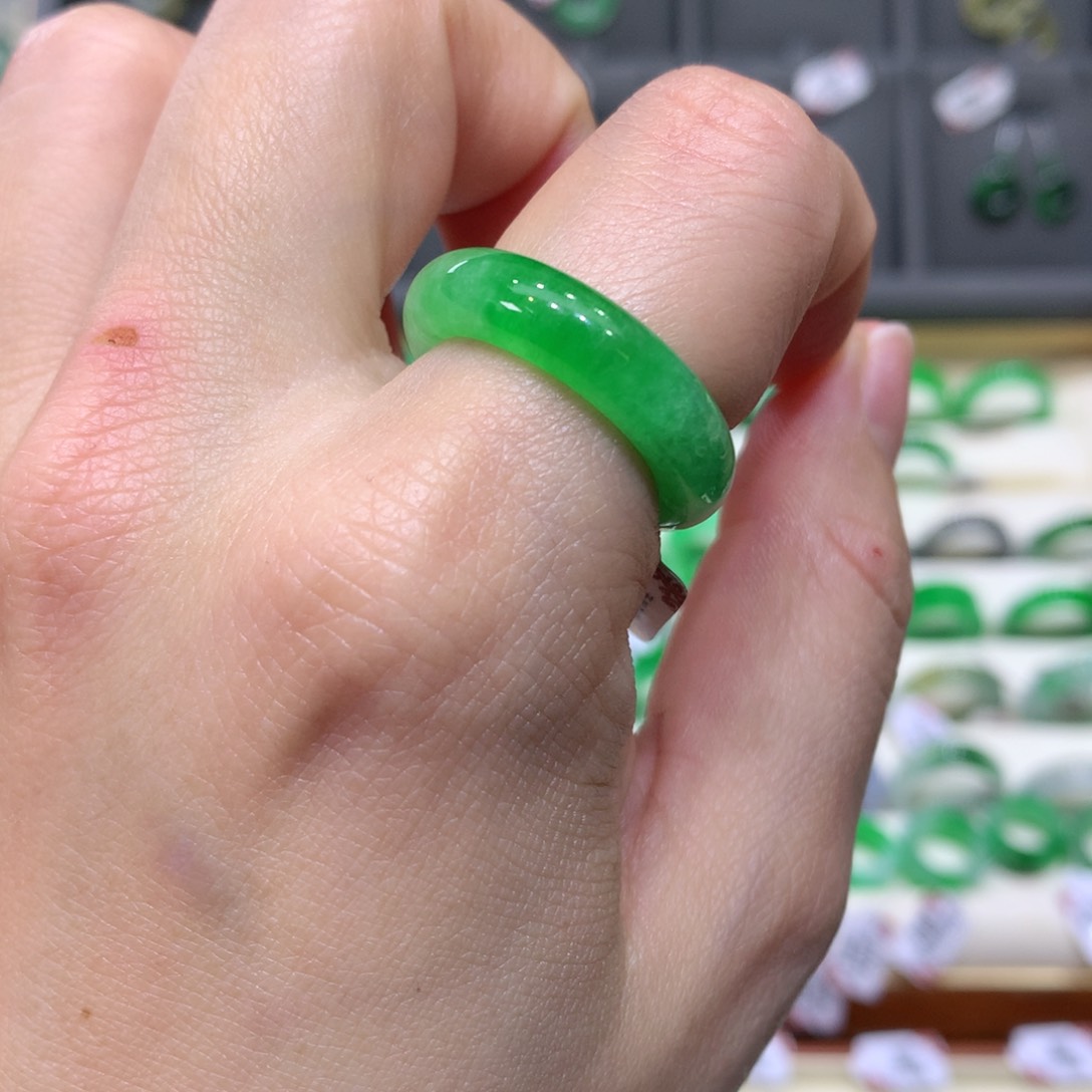 翡翠戒指未镶嵌翡翠