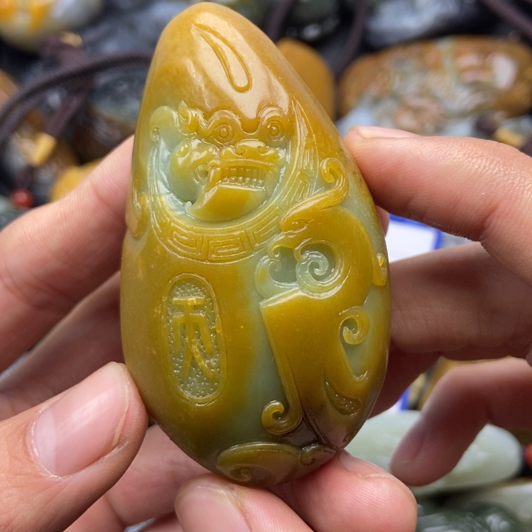 和田玉颈饰未镶嵌未***?