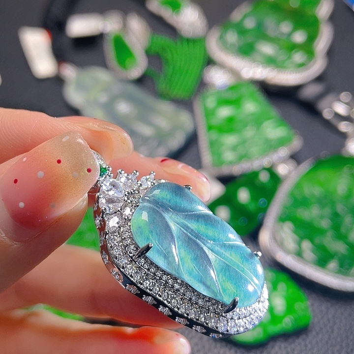 翡翠颈饰未镶嵌16，