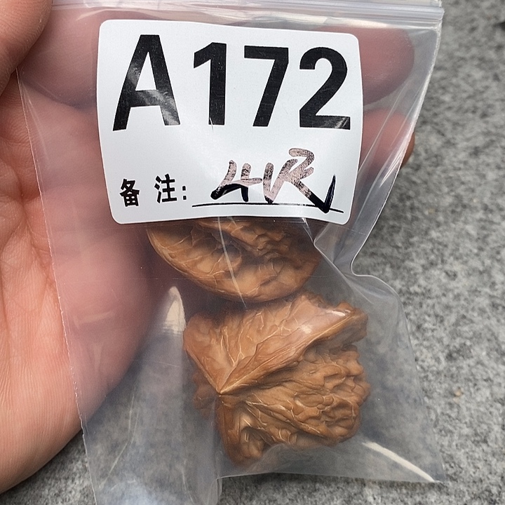 文玩核桃吊坠三棱