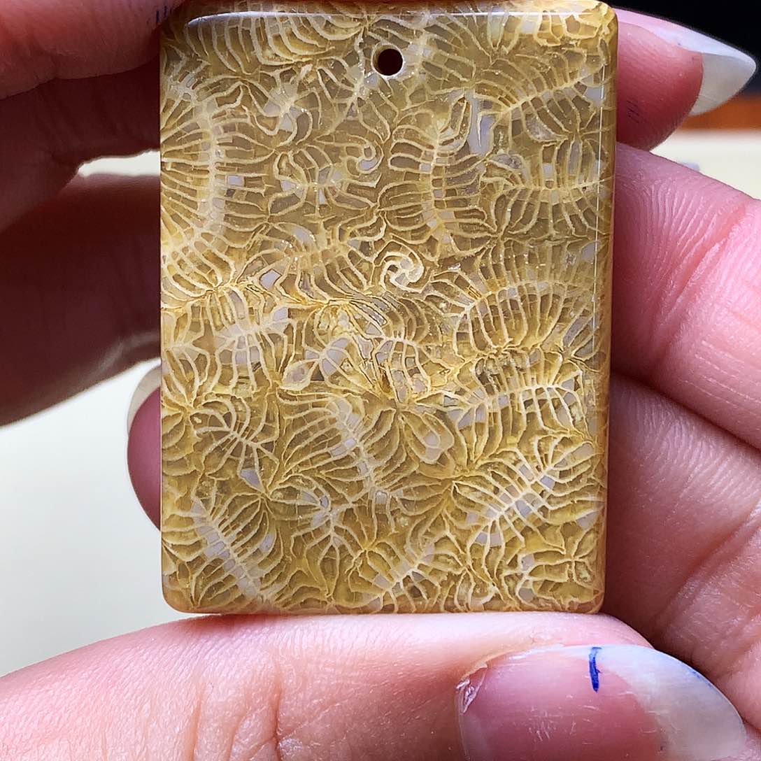 石英质玉颈饰未镶嵌