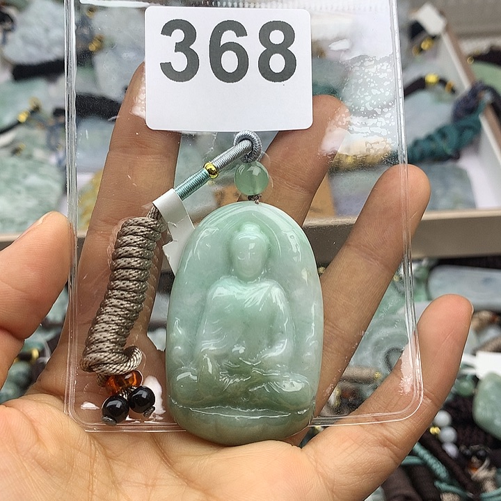 翡翠颈饰未镶嵌?*翡翠