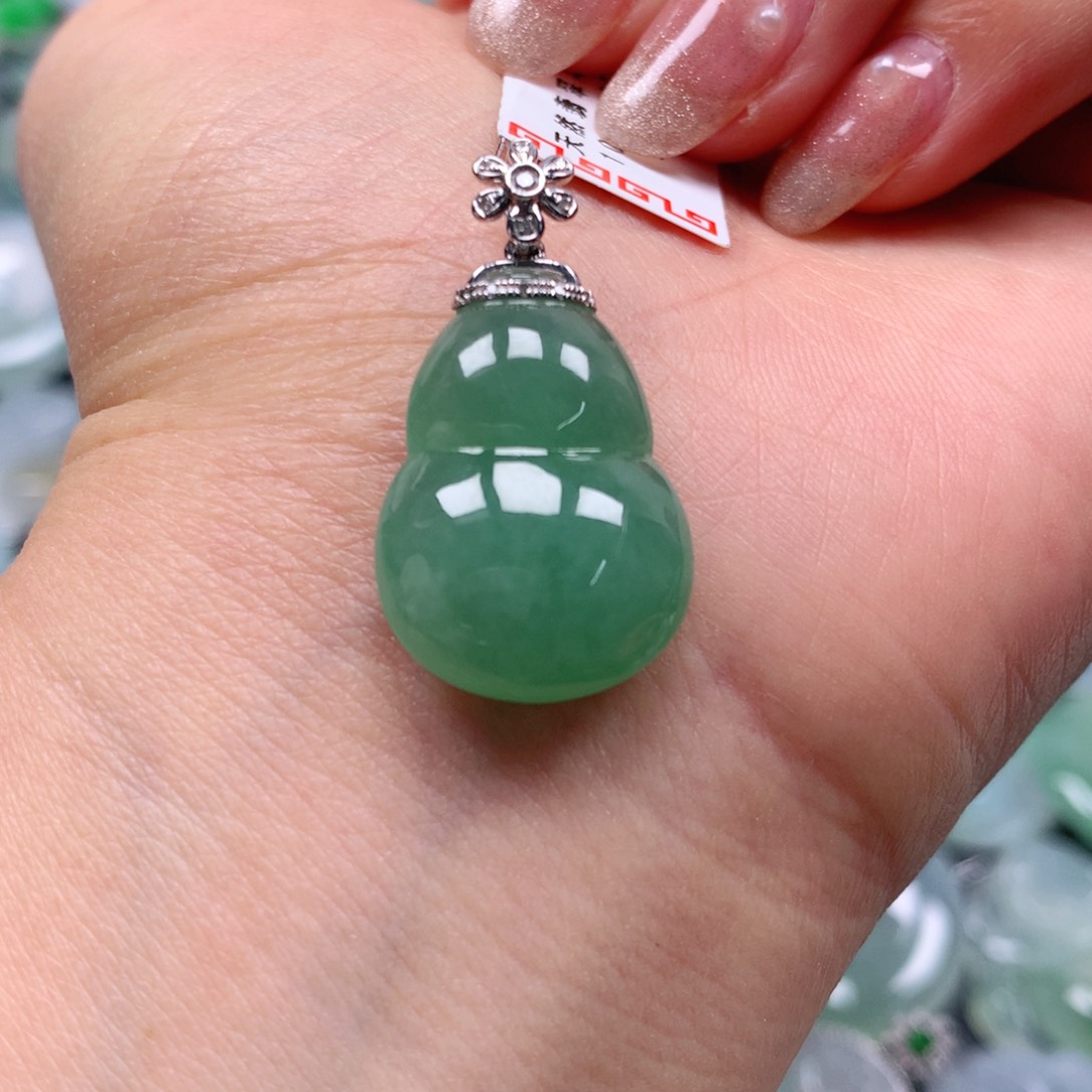 翡翠颈饰18K金镶嵌天然翡翠