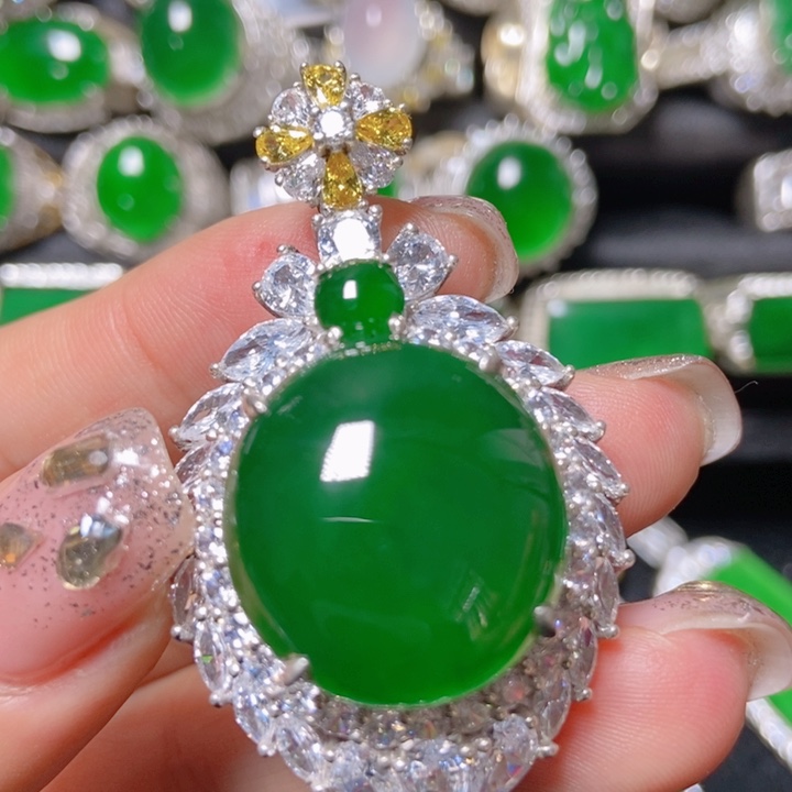 翡翠银S925镶嵌颈饰翡翠