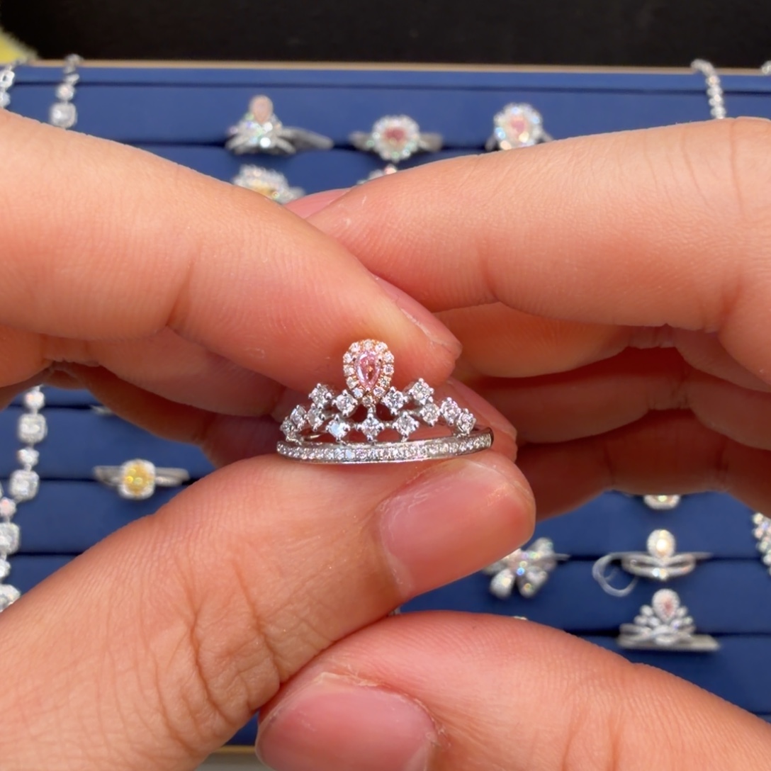 18K金镶嵌戒指/指环钻石粉钻戒指