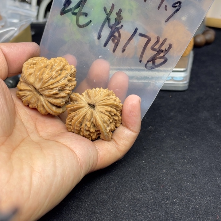 文玩核桃吊坠纯****男四座楼