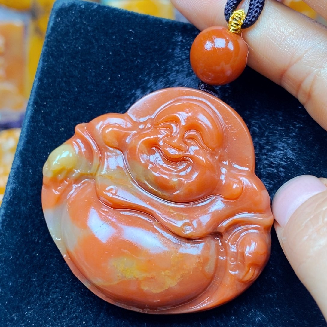 未镶嵌石英质玉（黄龙玉）颈饰